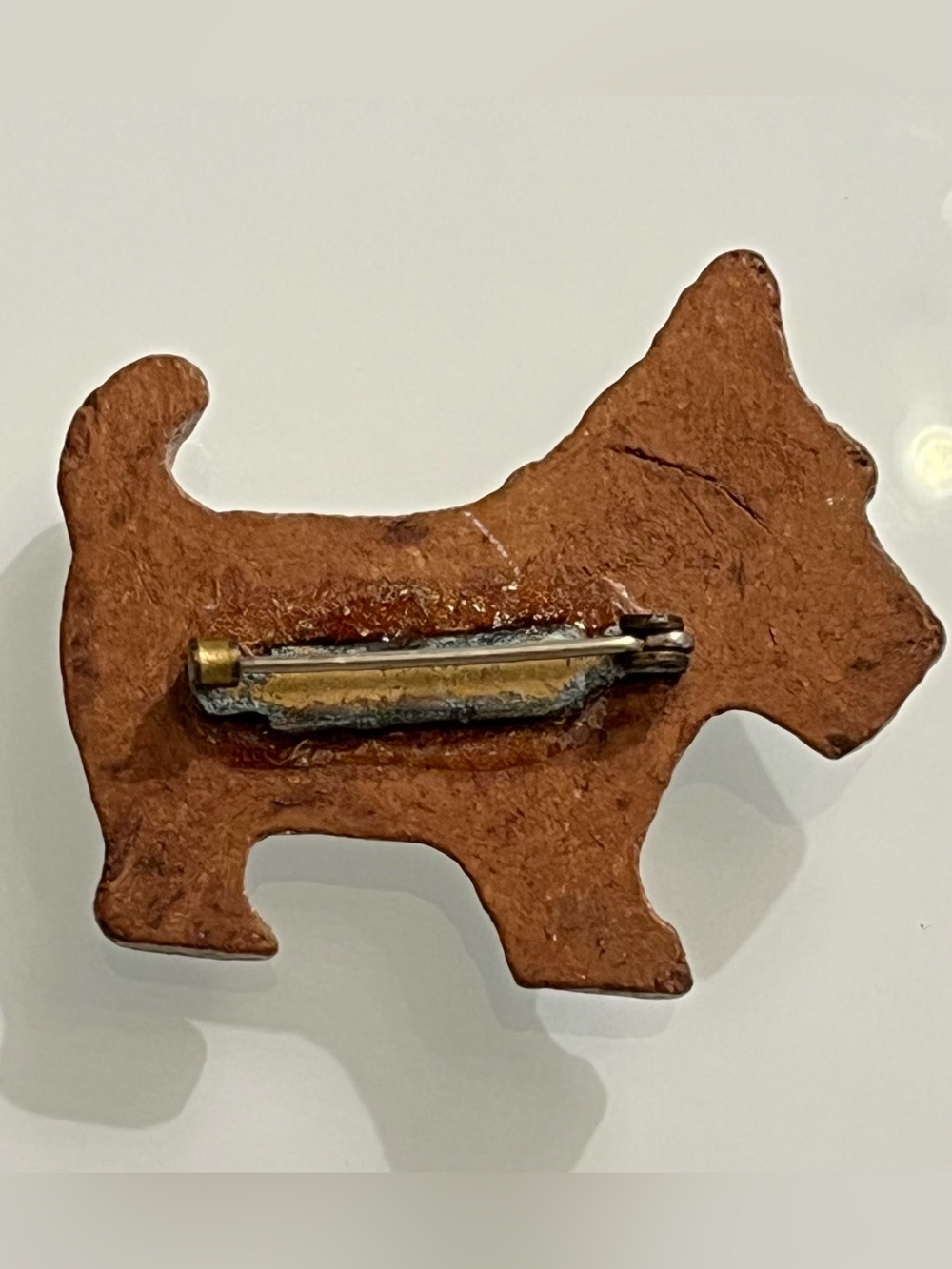 Vintage ceramic textured off white scottie terrier dog W bow lapel pin w C clasp - Picture 2 of 11